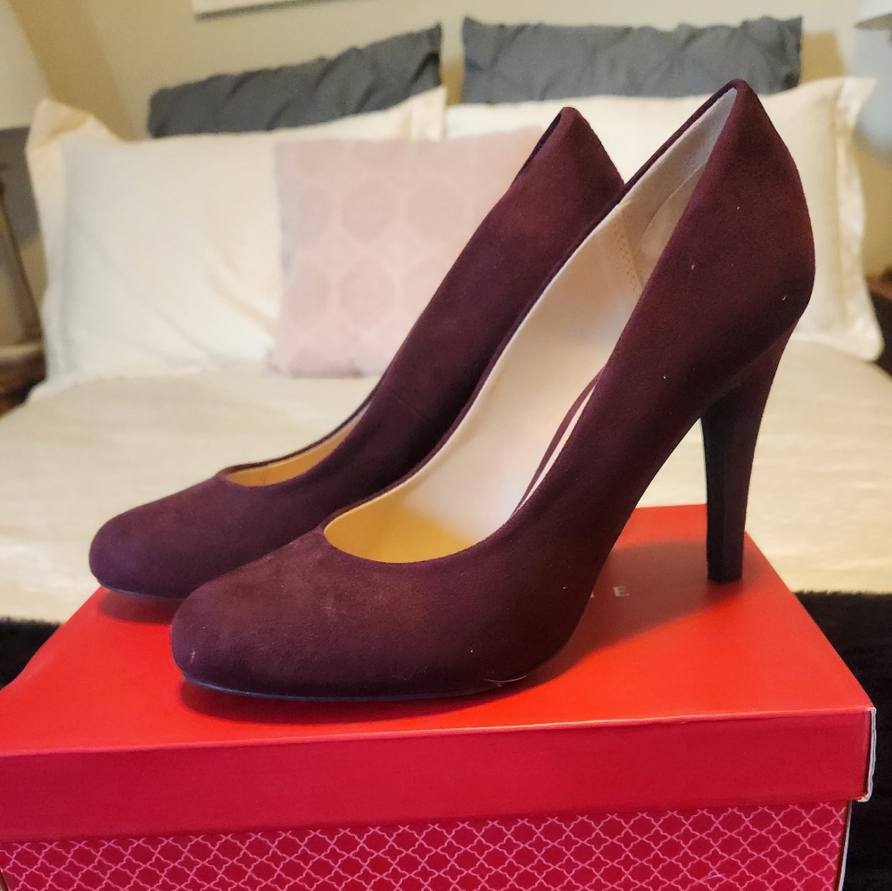 Kelly & Katie suede pumps